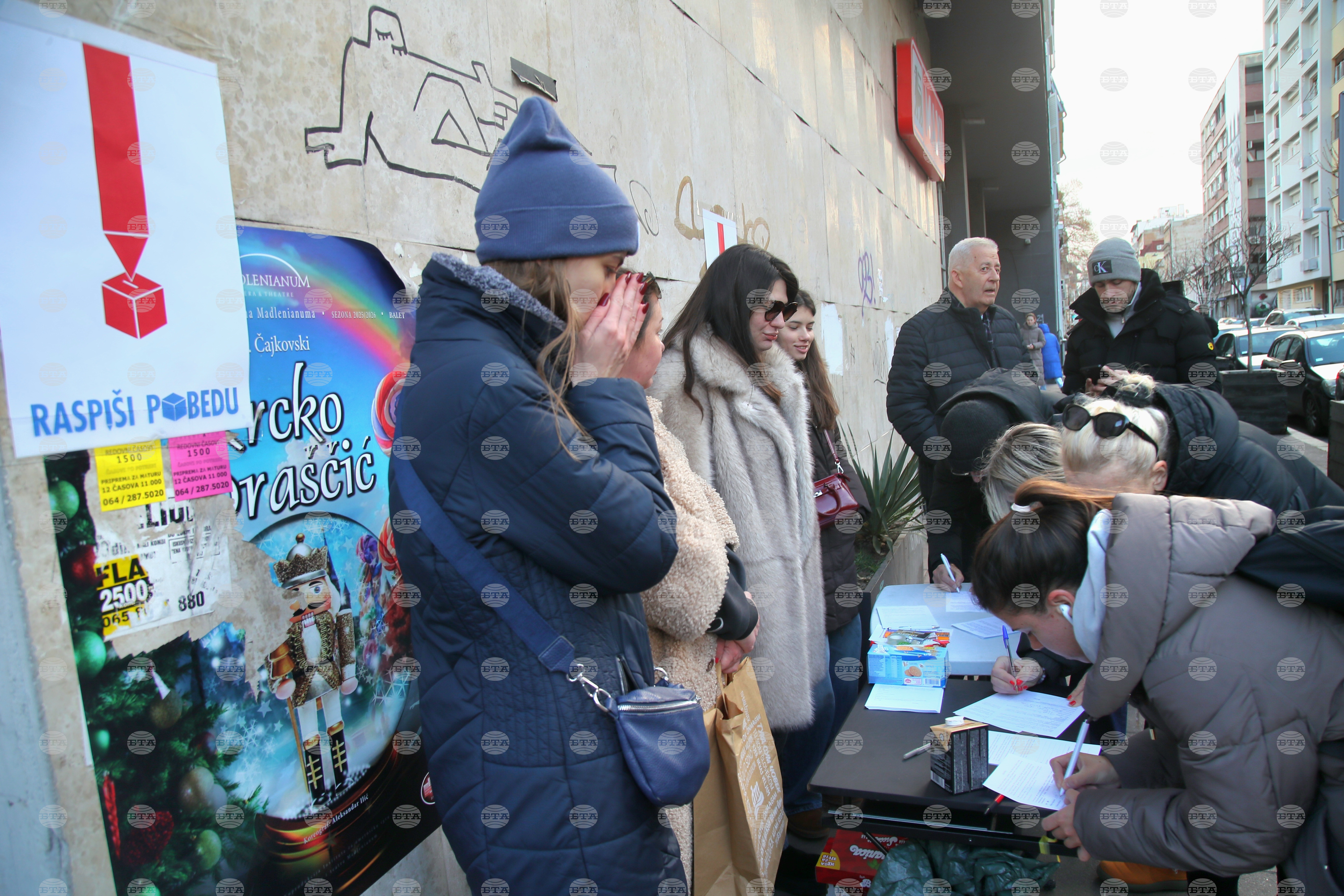 Хиляди в Сърбия се подписват в подписка за свикване на предсрочни парламентарни избори