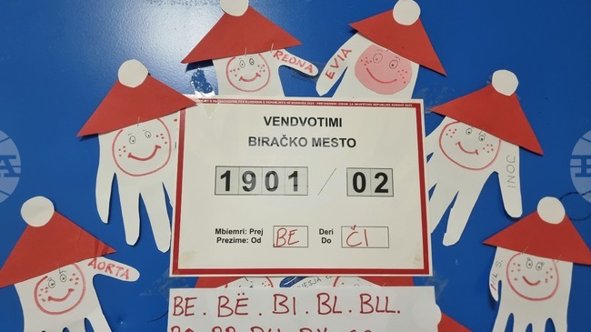 Парламентарни избори в Косово: Към 17 ч. избирателната активност е 38 на сто; регистрирани са проблеми, включително прекъсвания на тока в секции