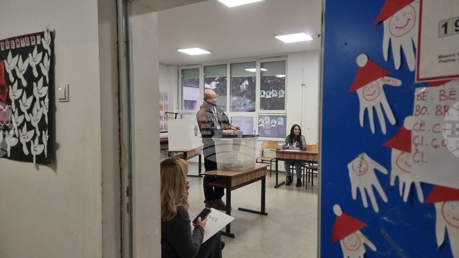 Парламентарни избори в Косово: Изборният ден протича спокойно, към 14 ч. местно време са гласували над 18 процента от имащите право на глас