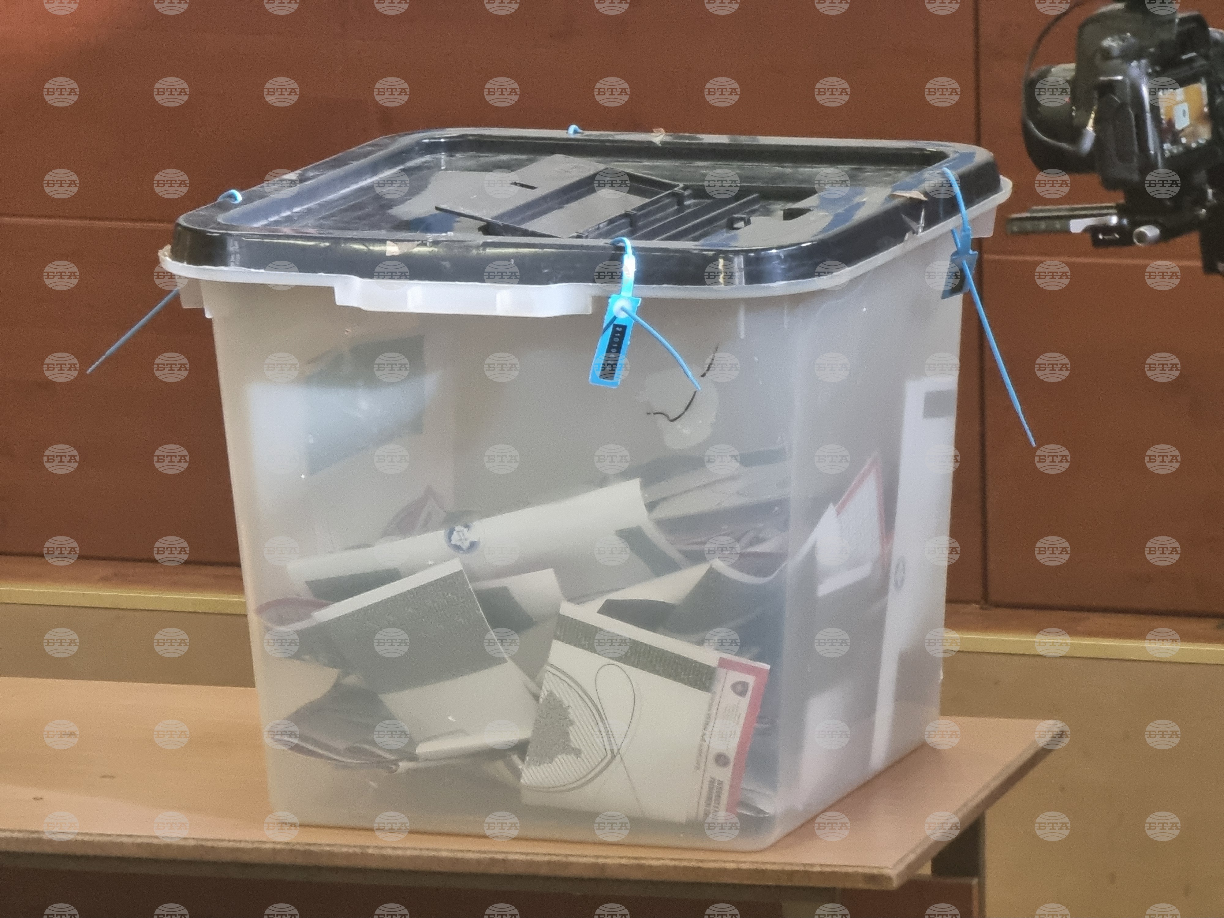 Партията на премиера на Косово Албин Курти печели близо 50 процента подкрепа, според неокончателни резултати след парламентарния вот днес