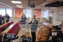 Косово - парламентарни избори - официални лица - гласуване