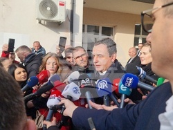 Косово - парламентарни избори - официални лица - гласуване