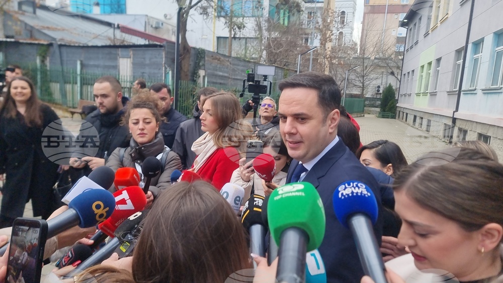 Косово - парламентарни избори - официални лица - гласуване