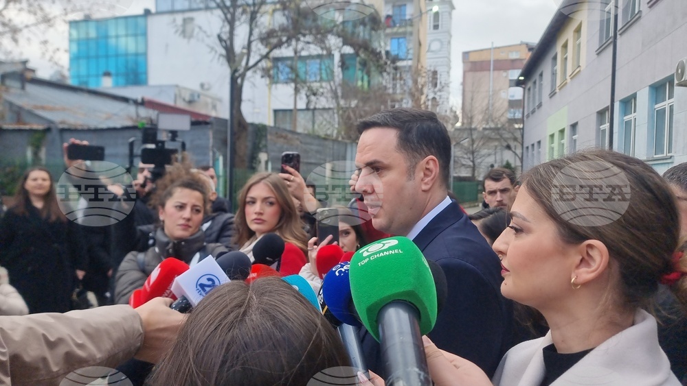 Косово - парламентарни избори - официални лица - гласуване