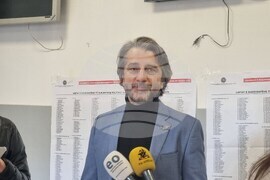 Косово - парламентарни избори - официални лица - гласуване