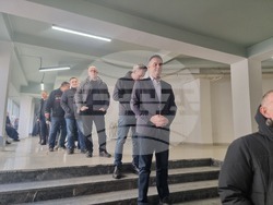 Косово - парламентарни избори - официални лица - гласуване