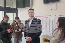 Косово - парламентарни избори - официални лица - гласуване