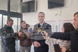 Косово - парламентарни избори - официални лица - гласуване