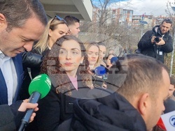 Косово - парламентарни избори - официални лица - гласуване