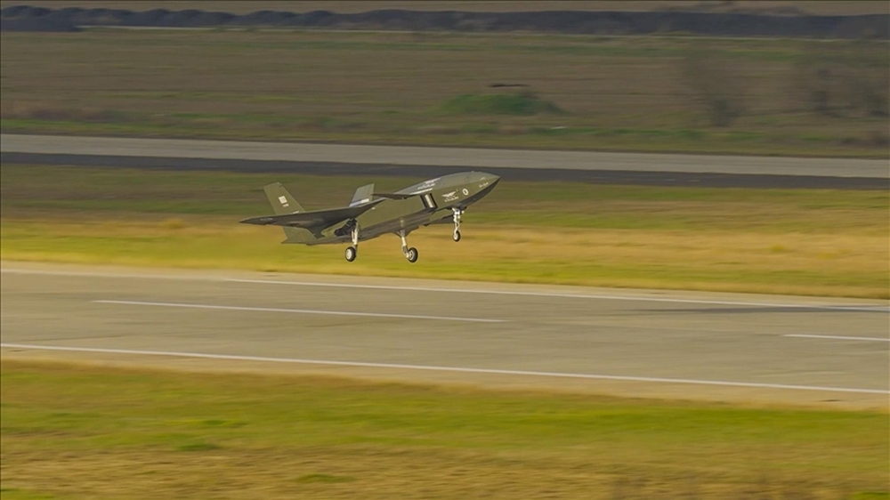 Два турски безпилотни изтребителя "Байрактар Къзълелма" извършиха автономен полет в близка формация за първи път в света