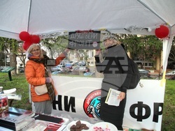 Сърбия - Белград - протестиращи - благотворителен базар