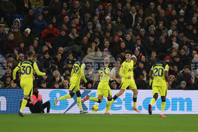 Тотнъм привлича млад бразилски защитник