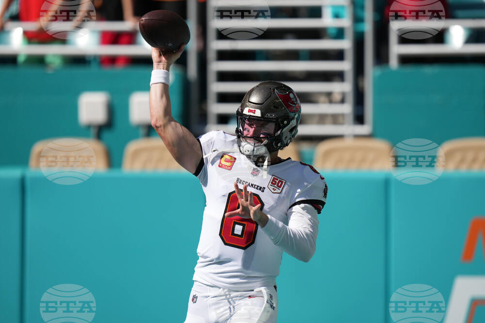 Buccaneers Dolphins Football