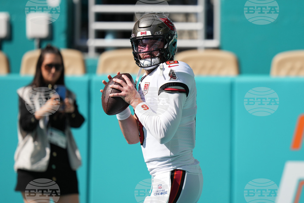 Buccaneers Dolphins Football