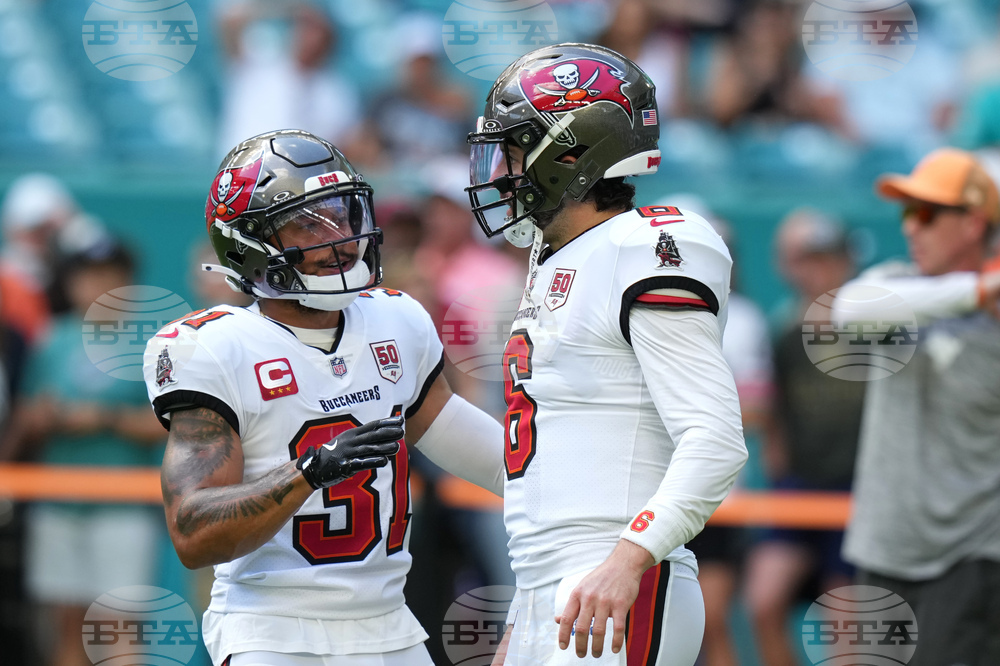 Buccaneers Dolphins Football