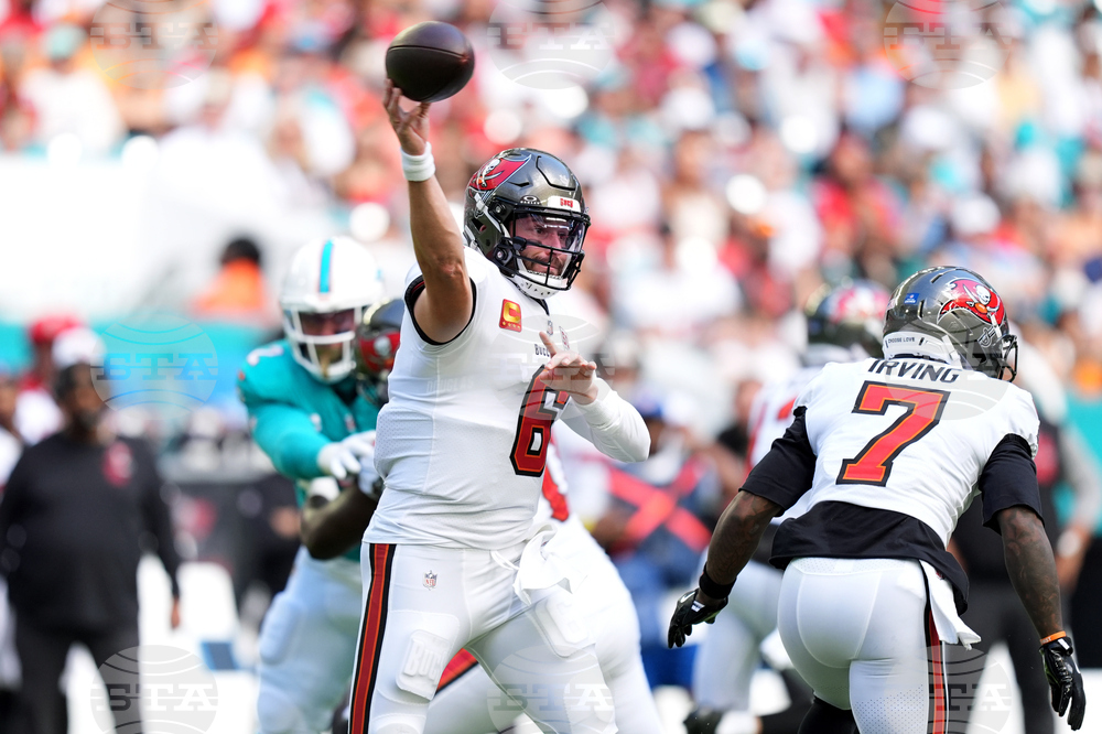 Buccaneers Dolphins Football