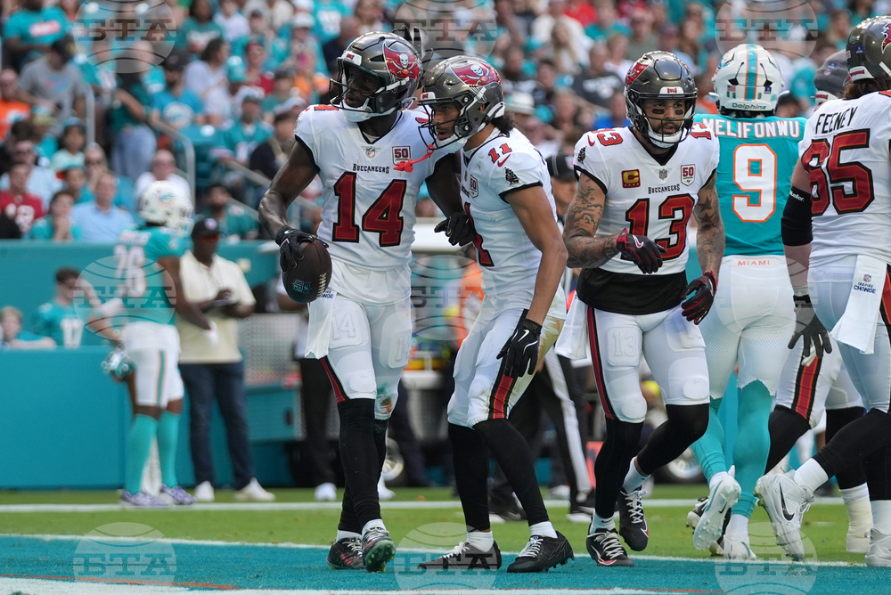 Buccaneers Dolphins Football