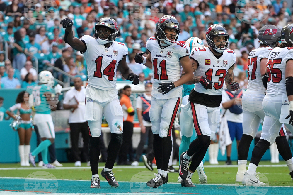 Buccaneers Dolphins Football