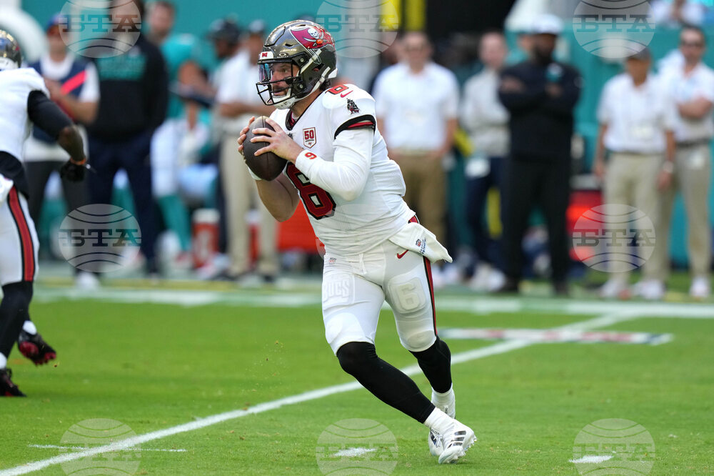 Buccaneers Dolphins Football