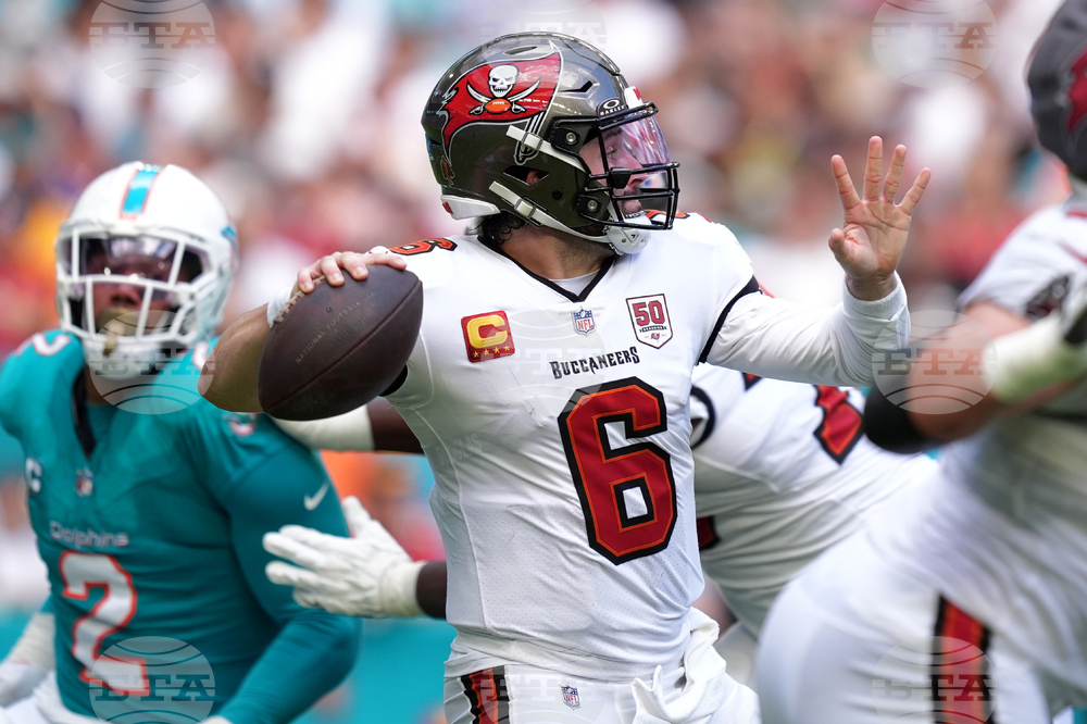 Buccaneers Dolphins Football