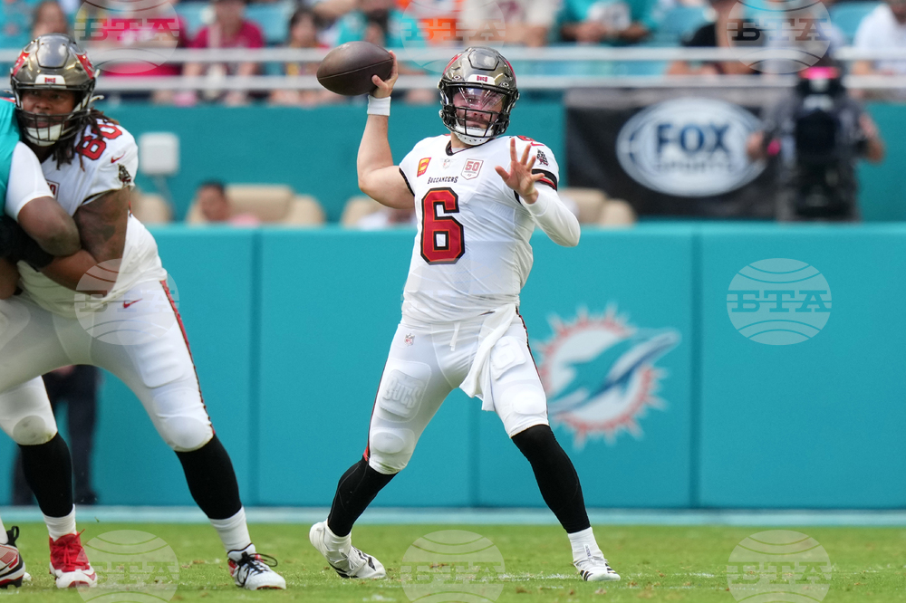 Buccaneers Dolphins Football