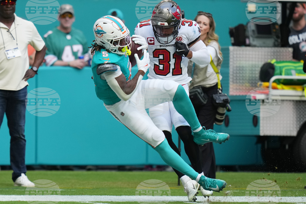 Buccaneers Dolphins Football