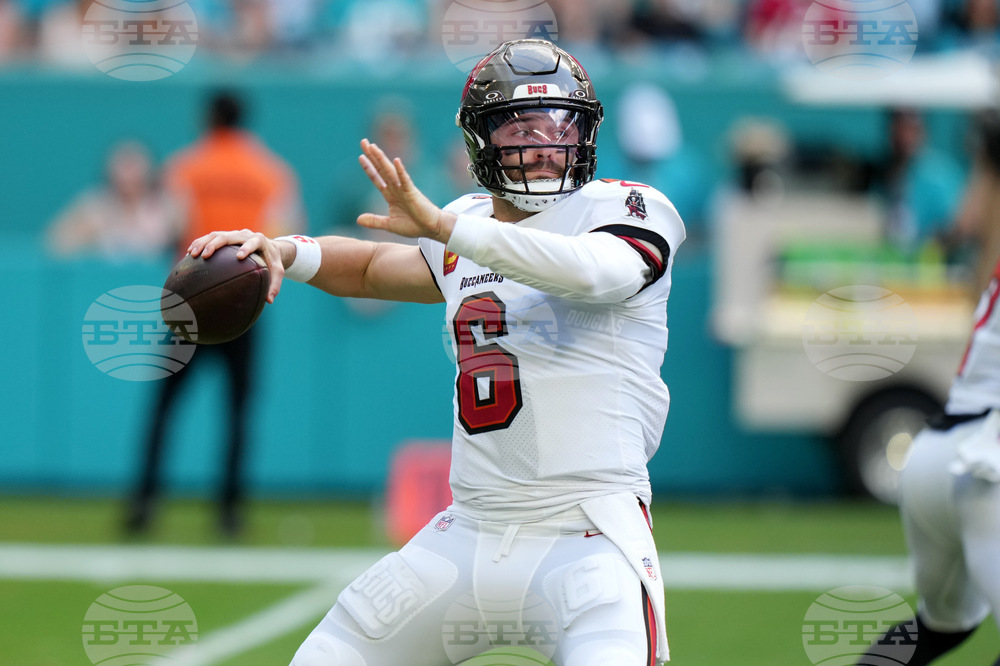 Buccaneers Dolphins Football