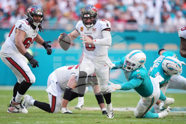 Buccaneers Dolphins Football