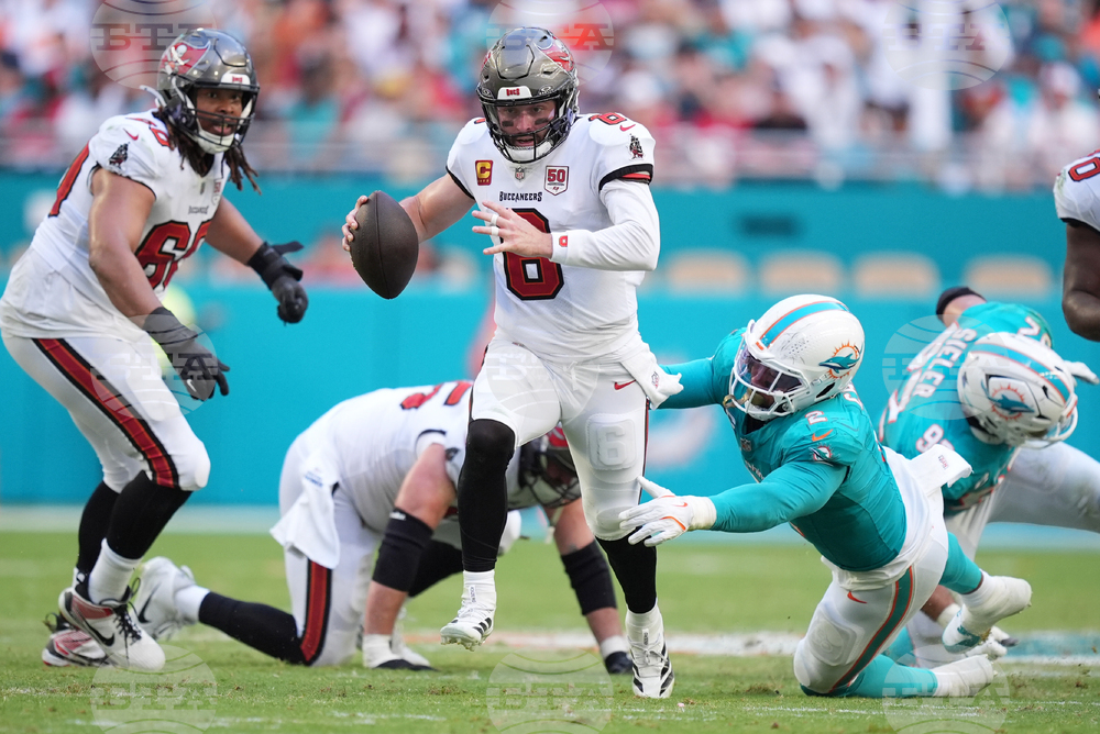 Buccaneers Dolphins Football