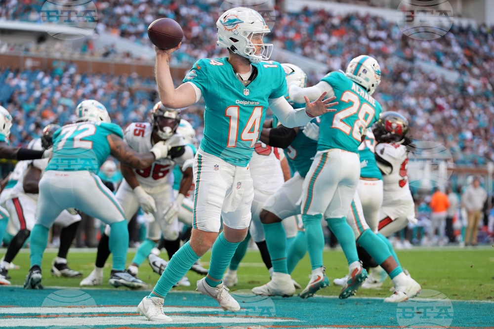 Buccaneers Dolphins Football