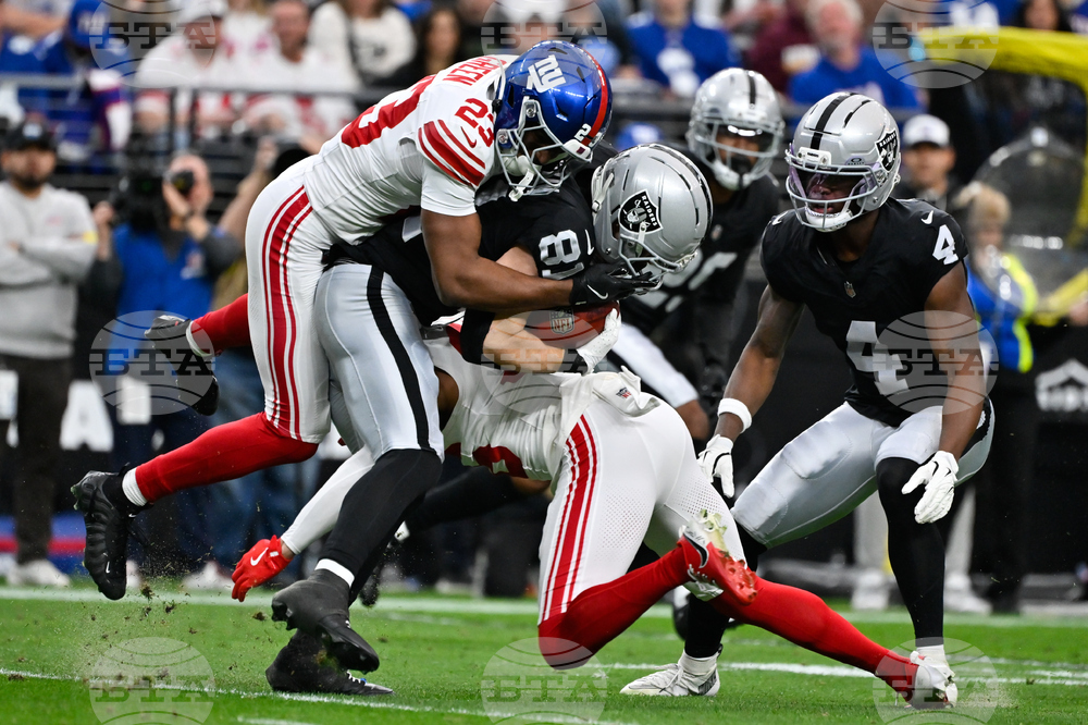 APTOPIX Giants Raiders Football