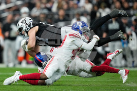 APTOPIX Giants Raiders Football