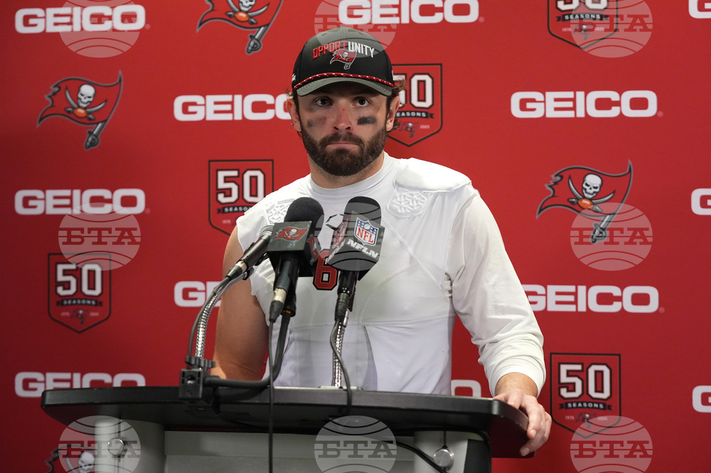 Buccaneers Dolphins Football