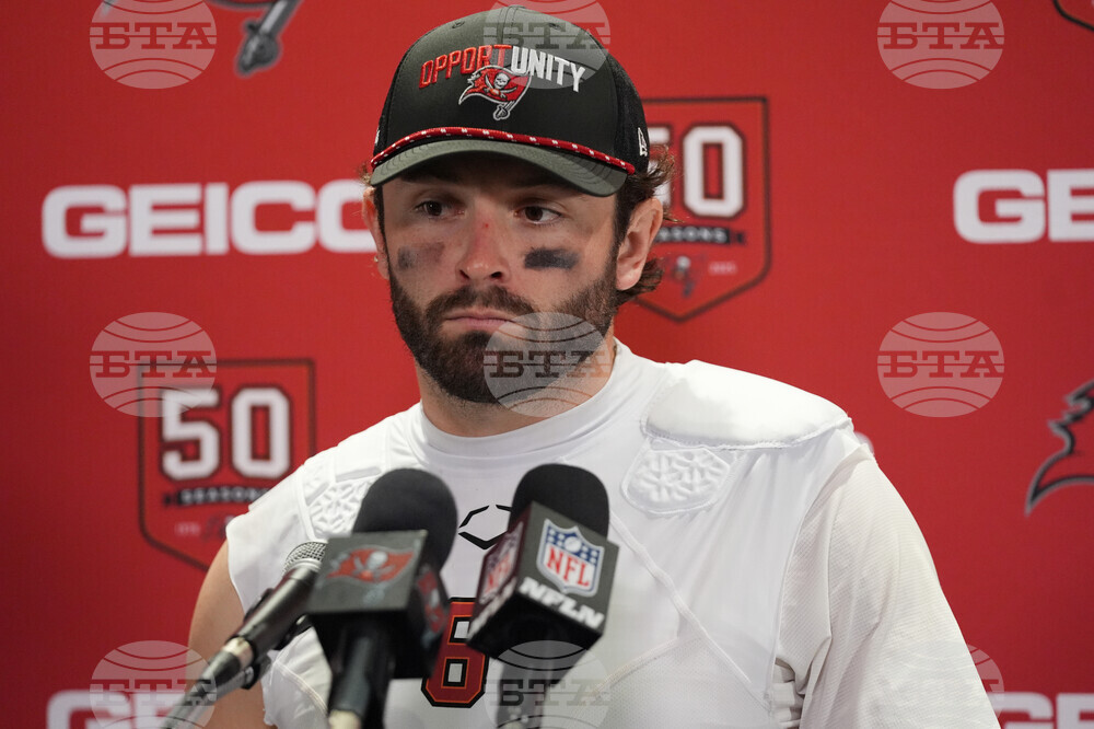 Buccaneers Dolphins Football