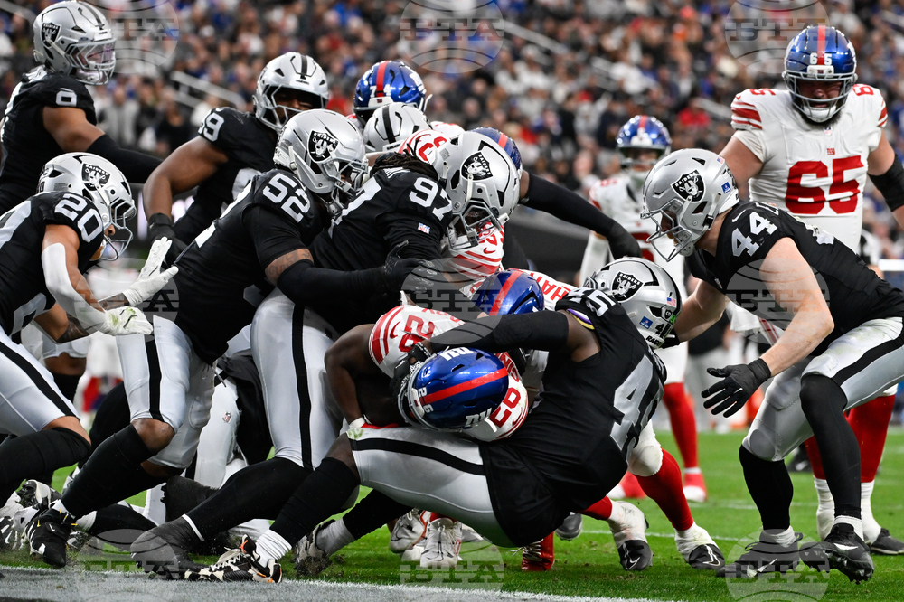 APTOPIX Giants Raiders Football