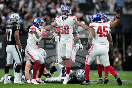 CORRECTION Giants Raiders Football