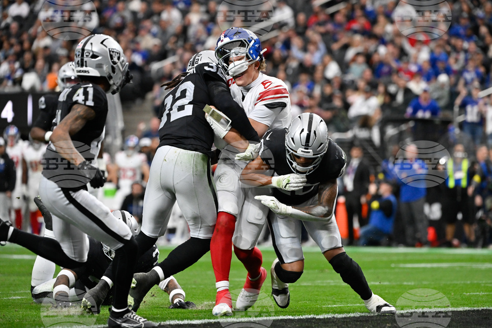 APTOPIX Giants Raiders Football