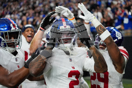 APTOPIX Giants Raiders Football