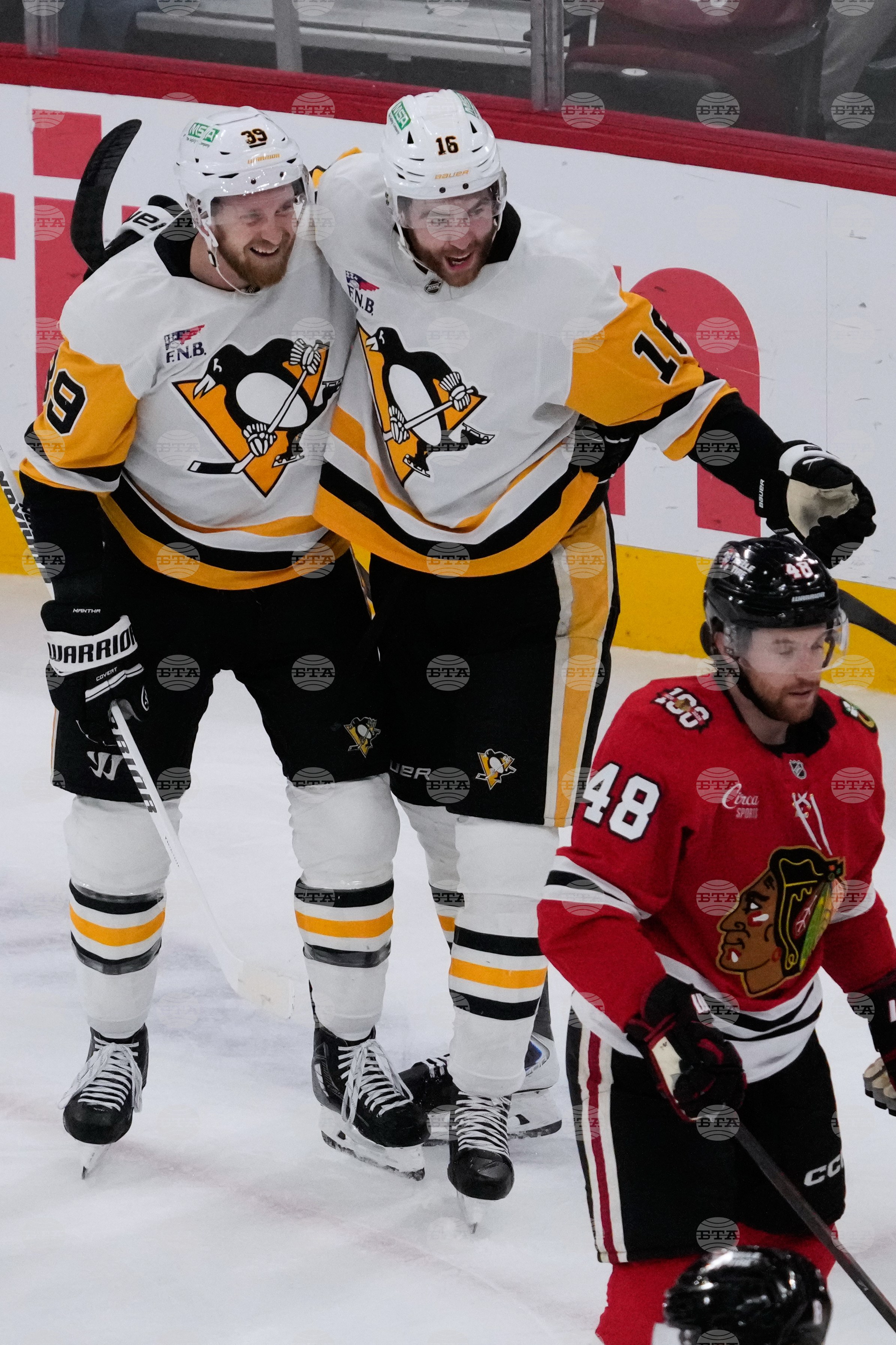 Penguins Blackhawks Hockey