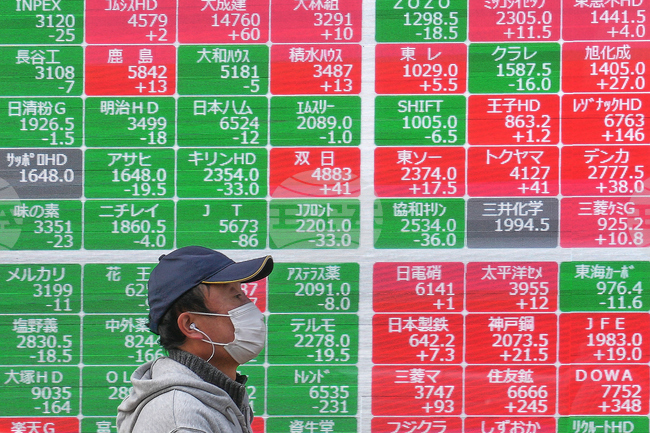 Индексите в Токио приключиха търговията смесено, Topix затвори на рекордно високо ниво след лек спад на Уолстрийт