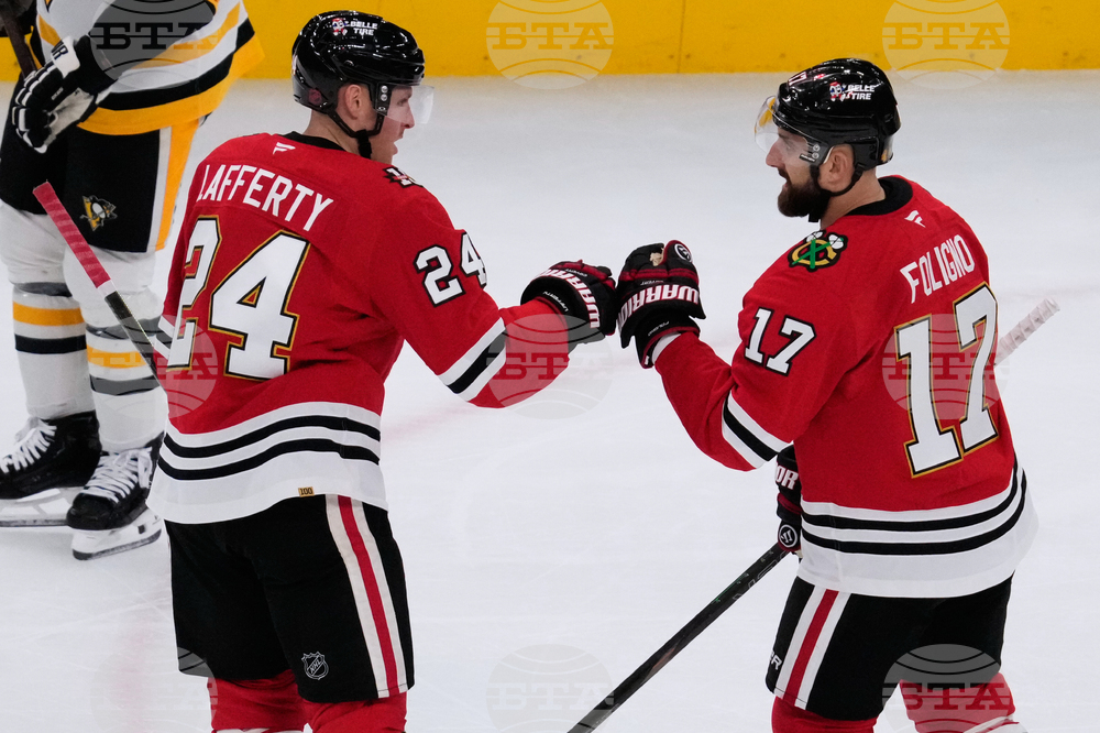 Penguins Blackhawks Hockey