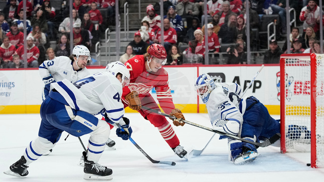 Калъмбъс изненадващо надделя над Айлендърс, Детройт преодоля Торонто след продължение в първенството на НХЛ