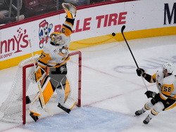 Penguins Blackhawks Hockey