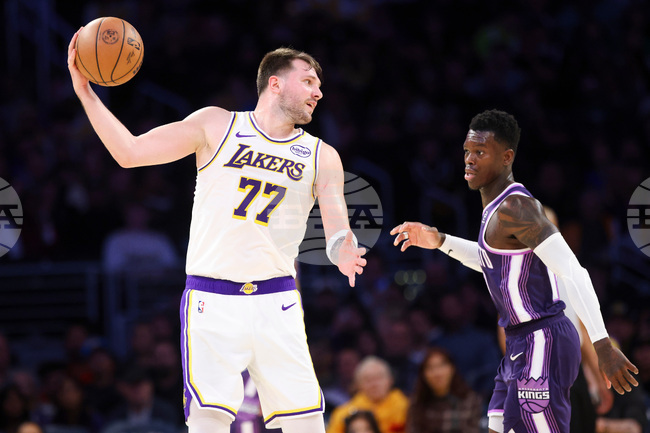 Лос Анджелис Лейкърс надви Сакраменто за 20-а победа от началото на сезона в НБА