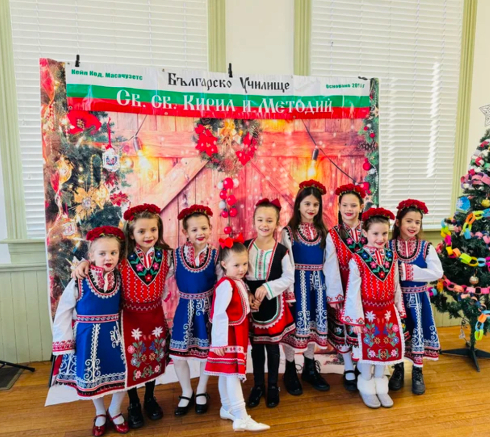 Ученици от Българското училище „Св. св. Кирил и Методий“ – филиал Кейп Код, САЩ, посрещнаха Дядо Коледа с концерт