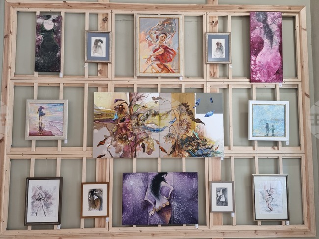 Варна - изложба - "Вчерашни момичета"