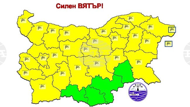 Жълт код за силен вятър издаде за 24 области на страната Националният институт по метеорология и хидрология