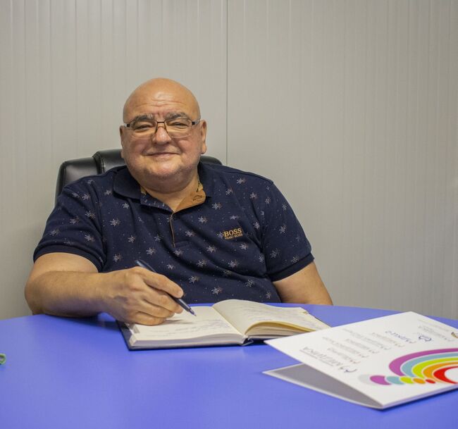 Починал е основателят на лечебни заведения "Медика" в Русе проф. д-р Кирил Панайотов