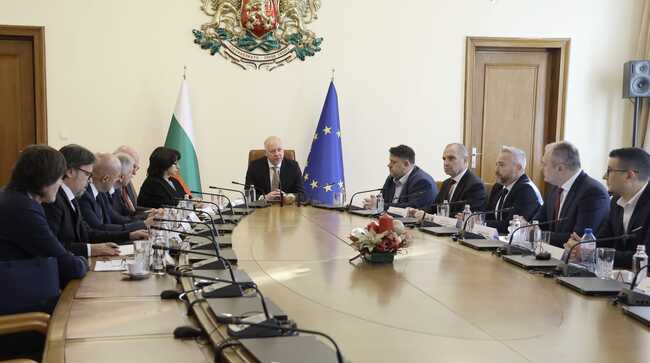 При необосновано покачване на цените се реагира своевременно и се налагат санкции, увериха от КЗП и НАП на среща с премиера в оставка