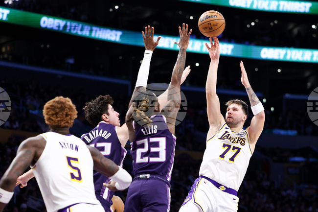 APTOPIX Kings Lakers Basketball